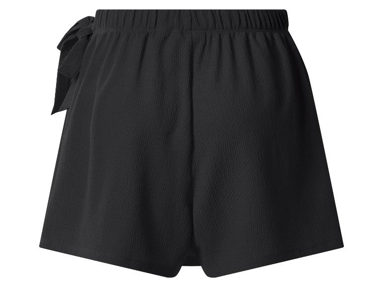 Czarne szorty z elastyczną talią i ozdobną kokardą.