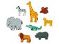 Drewniane zwierzęta o tematyce safari, w tym słoń, żyrafa, zebra, lew, krokodyl, nosorożec i małpa.