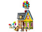 Zestaw Lego z filmu 'Up', z domem, postaciami i balonami.