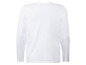 Biały T-shirt z długim rękawem.
