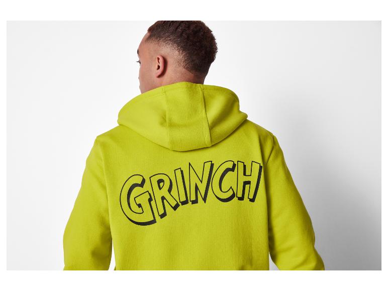 Mężczyzna w limonkowej bluzie z kapturem Grinch, widok z tyłu