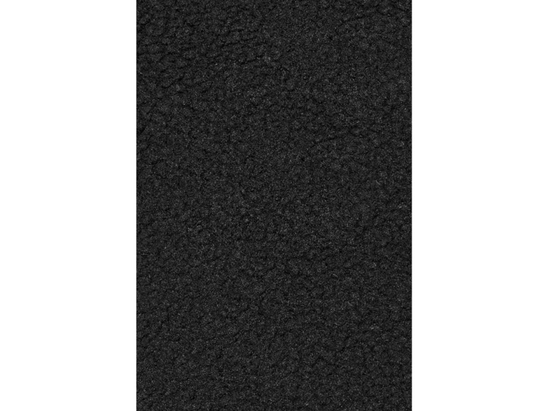 Zbliżenie czarnej, teksturalnej powierzchni.