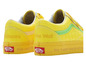 Żółte buty Vans Old Skool z napisem 'Kids and grow' i 'The Happy World of Hello Kitty'.