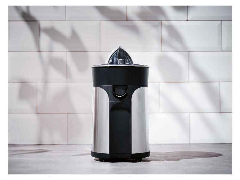 Elektryczna wyciskarka do cytrusów ze stali nierdzewnej na blacie kuchennym