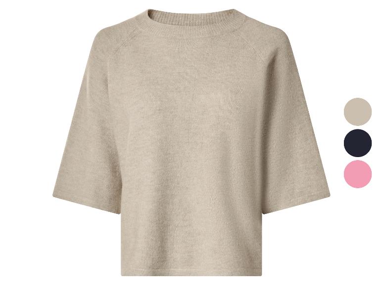 Beżowy sweter z dzianiny z krótkimi rękawami i okrągłym dekoltem, z próbkami kolorów.