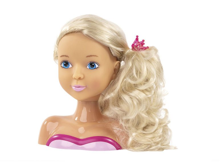 Lalka z blond włosami i różową sukienką, gotowa do stylizacji włosów.