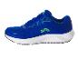 Niebieskie buty sportowe, nowoczesny design.