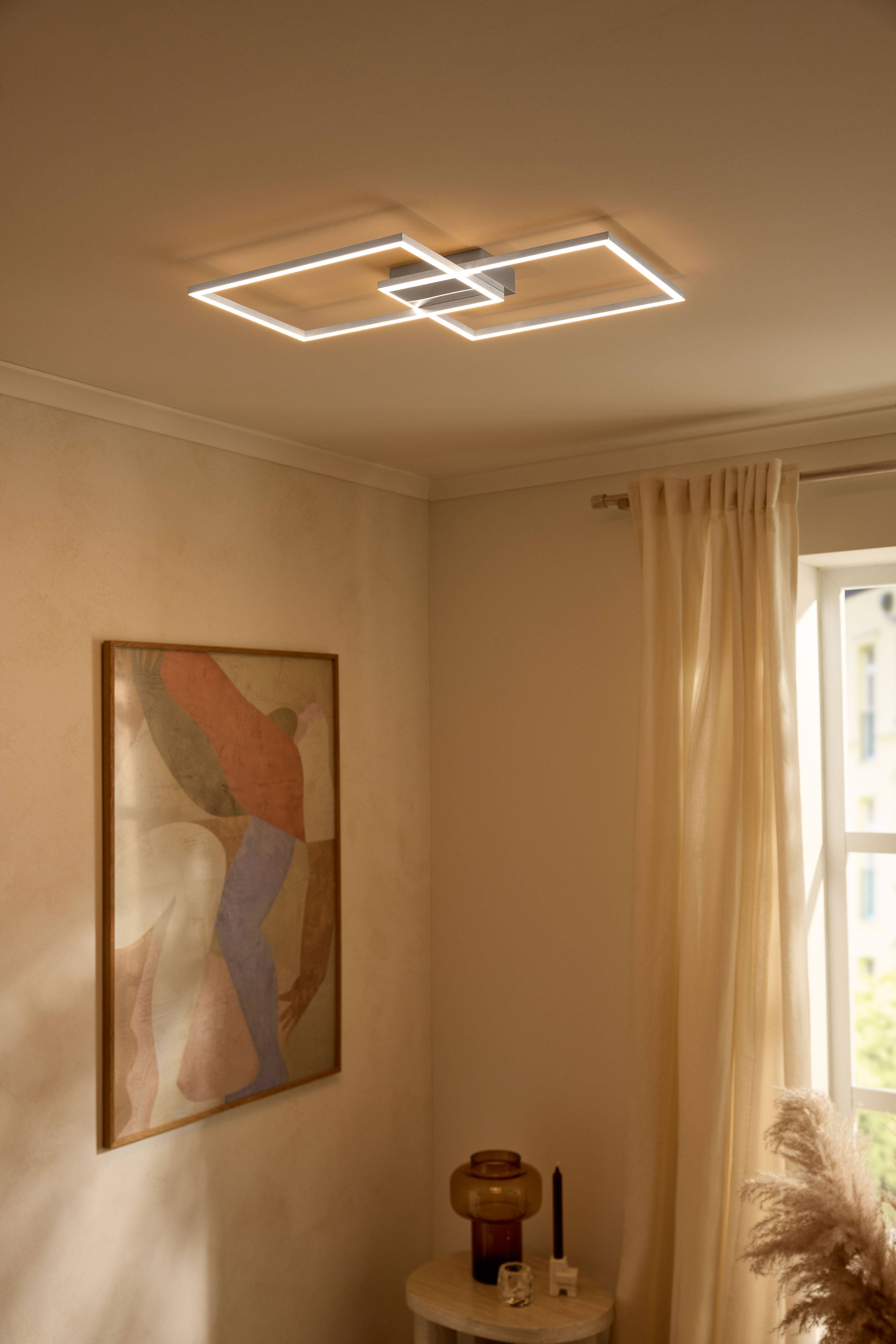 Nowoczesna lampa sufitowa LED w kształcie prostokątów, oświetlająca beżowy pokój.