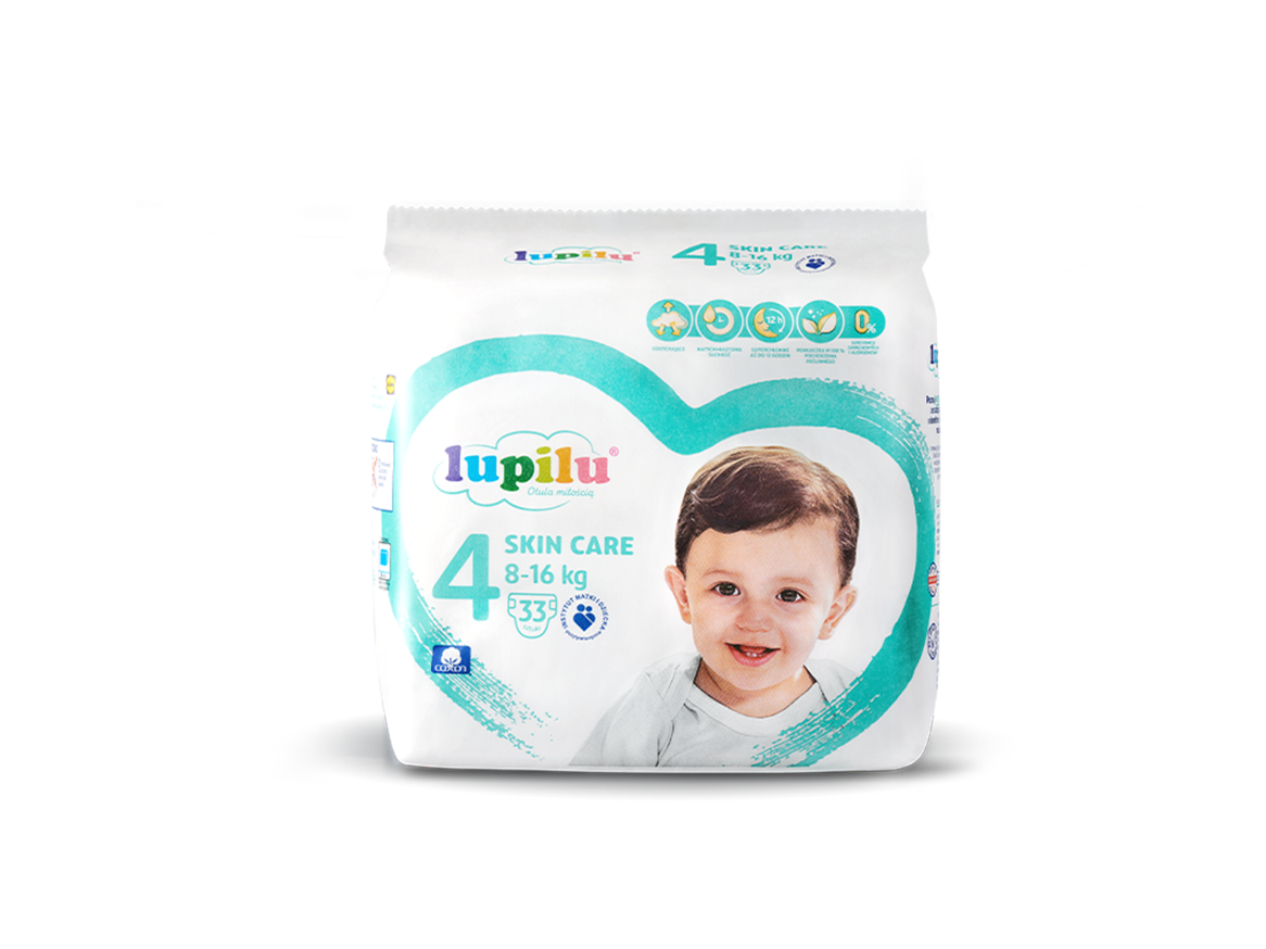 Opakowanie pieluch Lupilu Skin Care rozmiar 4 (8-16 kg) z uśmiechniętym dzieckiem.
