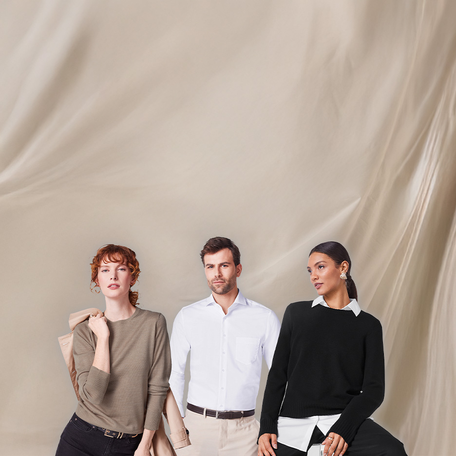 Trzy osoby w eleganckich ubraniach: sweter, koszula, spodnie, płaszcz.