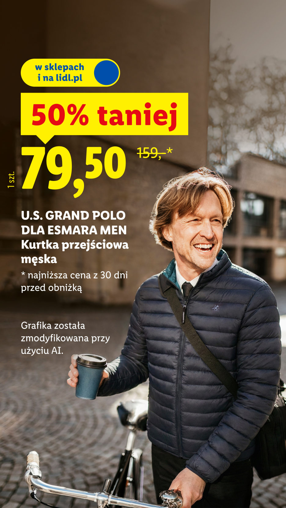 Mężczyzna w kurtce przejściowej, z kubkiem kawy, obok roweru, z ofertą 50% taniej.