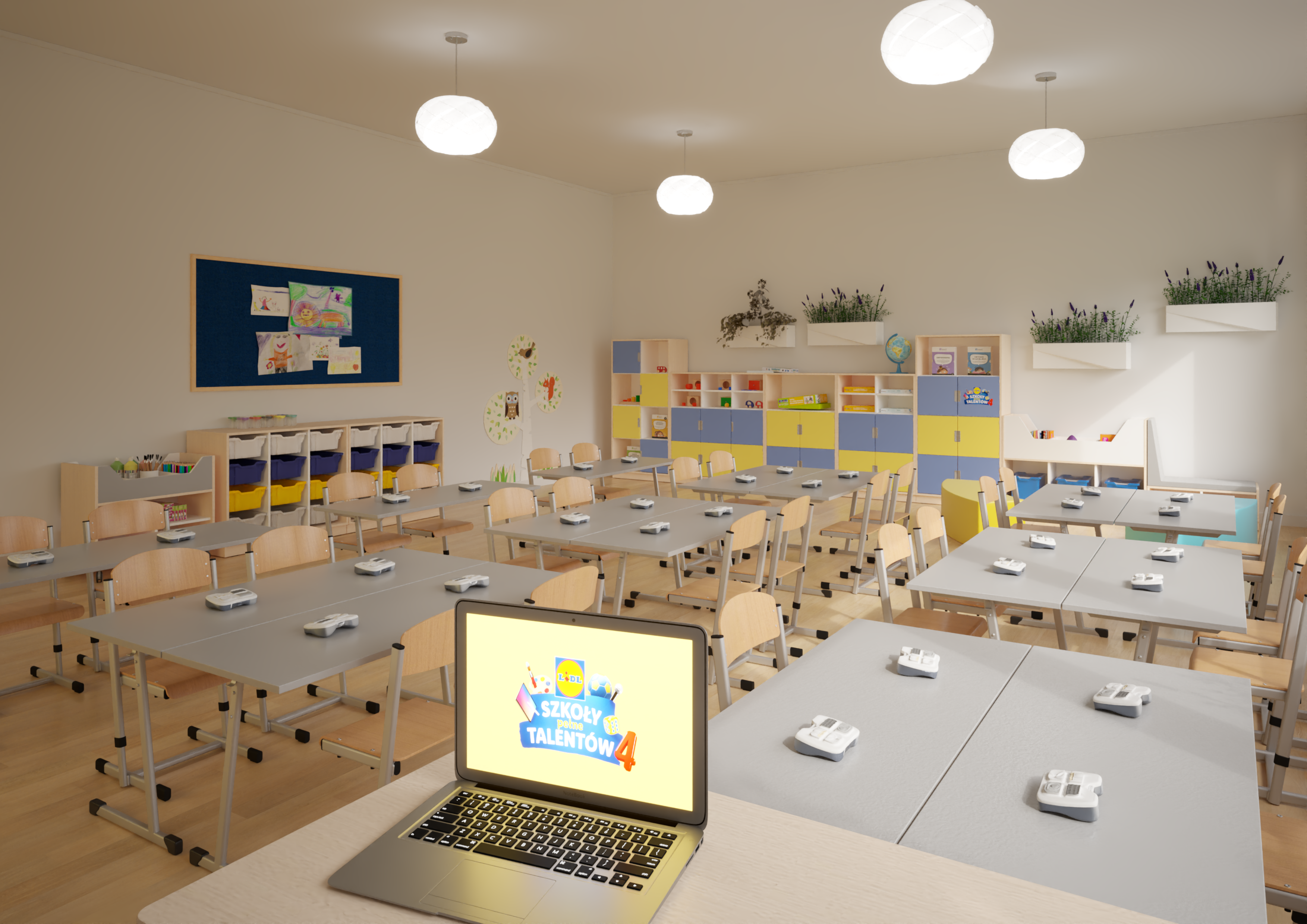 Klasa szkolna z biurkami, krzesłami, tablicą ogłoszeń i laptopem z logo Lidl Szkoły Pełne Talentów.